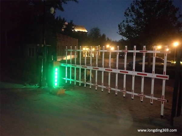 廊坊道閘：廊坊艾力楓社道閘案例