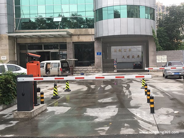 廊坊固安國稅車牌識別系統(tǒng)實(shí)拍