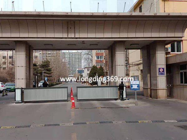 昌平區(qū)某單位安裝廣告道閘車牌識(shí)別系統(tǒng)