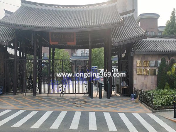 豐臺區(qū)：高娃鋼琴幼兒園閘機系統(tǒng)測溫人臉識別三輥閘機