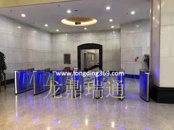 海淀區(qū)智能擺閘：寫字樓人臉識(shí)別測(cè)溫閘機(jī)系統(tǒng)