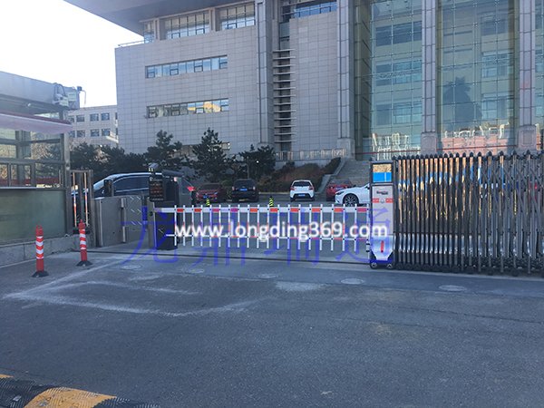 北京大興區(qū)某單位安裝伸縮電動(dòng)門