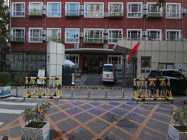 北京市東城區(qū)全自動(dòng)液壓升降柱：?jiǎn)挝怀鋈肟? style=
